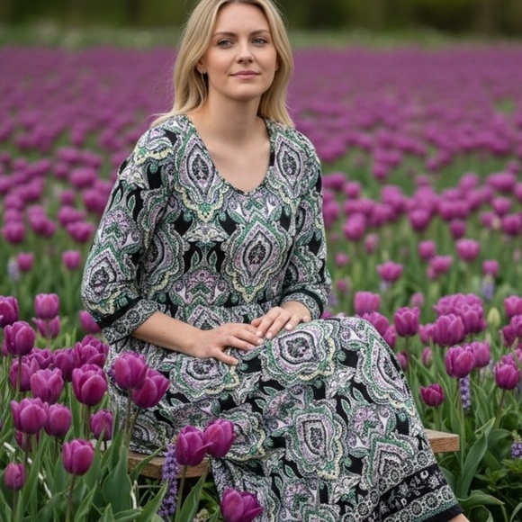 Catherines Dresses & Skirts - Catherines Womens 2X Long Sleeve Paisley Shift Dress Green Purple Liquid Knit